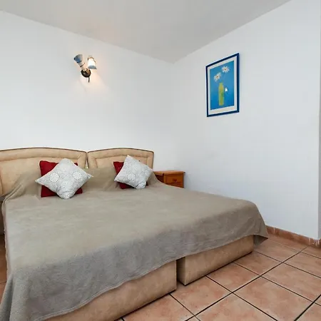 Las Flores 7 - Two Bed With 6-seater Jacuzzi