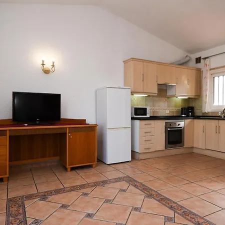 Las Flores 7 - Two Bed With 6-seater Jacuzzi Apartment *