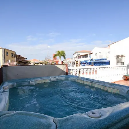 Las Flores 7 - Two Bed With 6-seater Jacuzzi Apartment